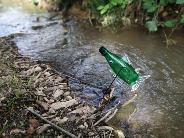 Hopla la marionette kangourou de Petits Bonds à la chasse aux déchets