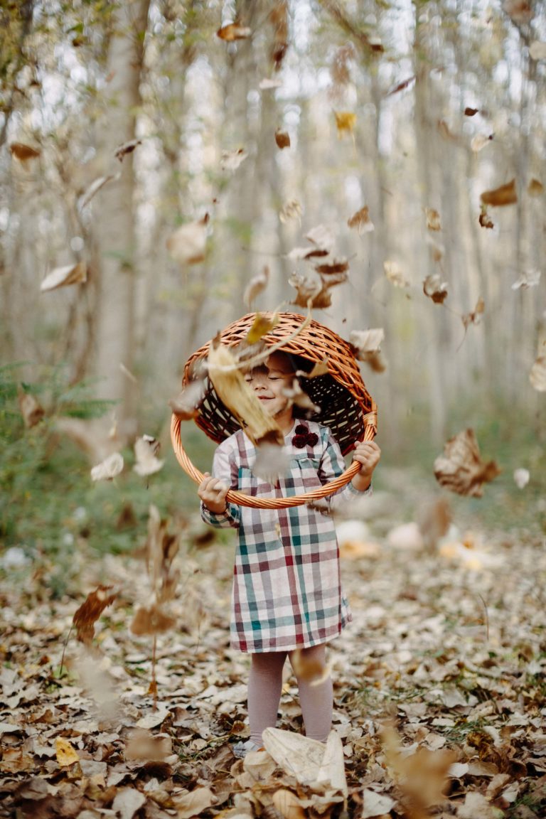 cultivez la joie de l'enfant dans la nature avec Hopla la marionnette kangourou de Petits Bonds